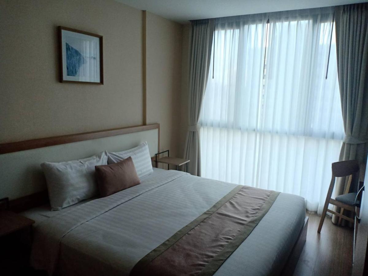 Ramada By Wyndham Bangkok Ten Ekamai Residences Eksteriør billede