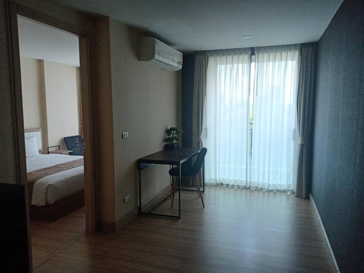 Ramada By Wyndham Bangkok Ten Ekamai Residences Eksteriør billede