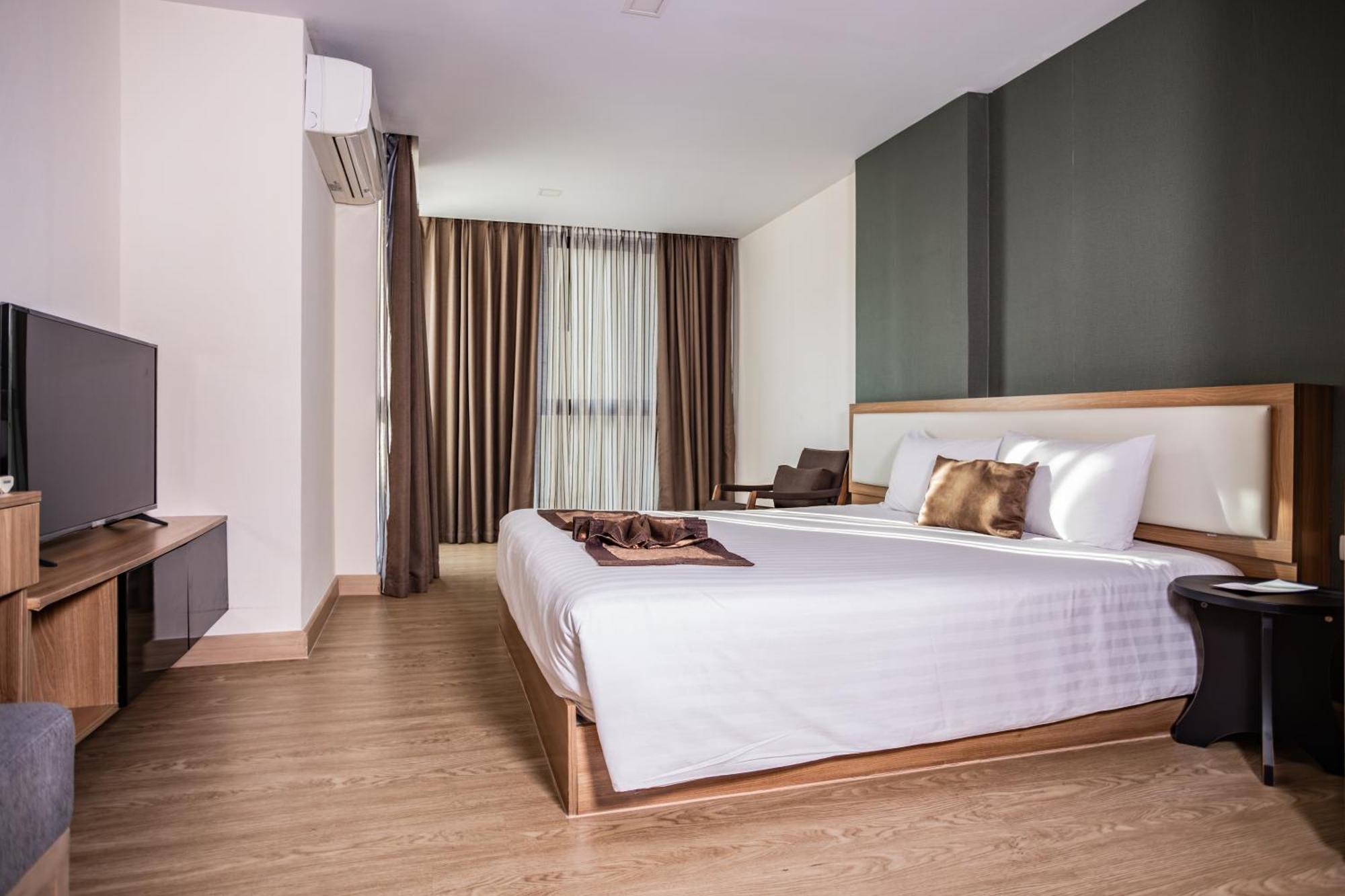 Ramada By Wyndham Bangkok Ten Ekamai Residences Eksteriør billede