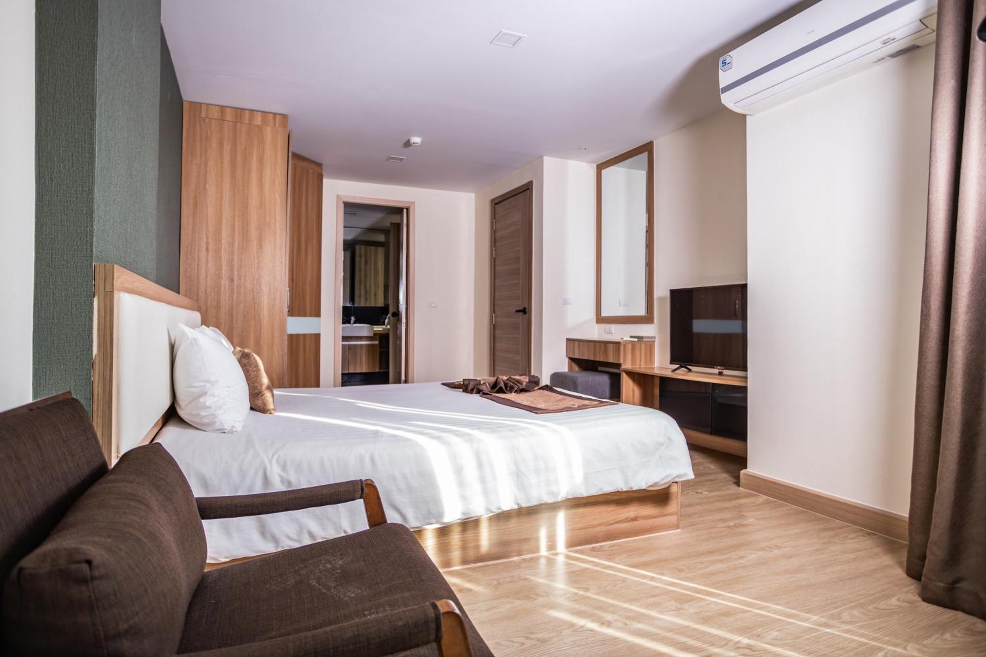 Ramada By Wyndham Bangkok Ten Ekamai Residences Eksteriør billede