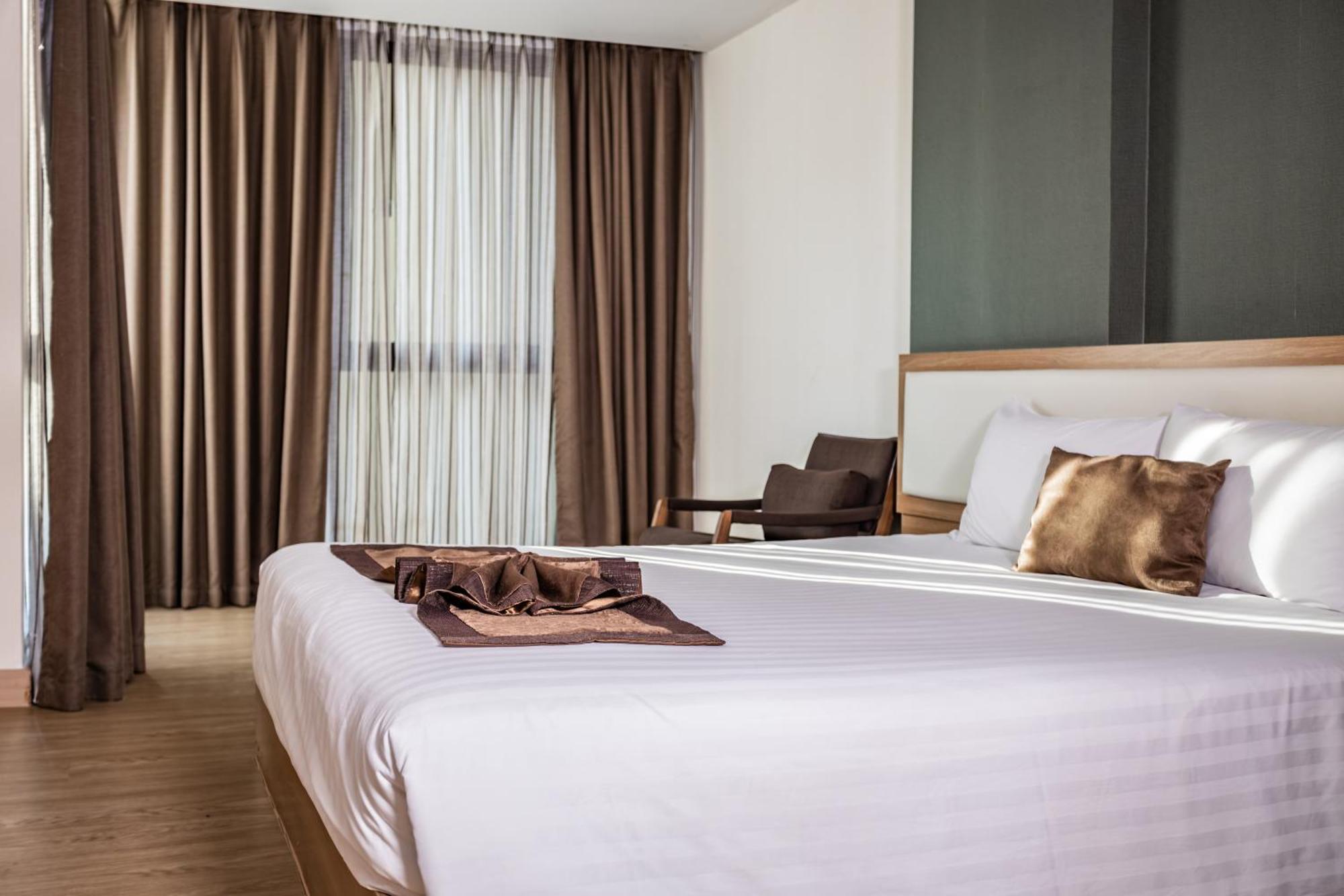 Ramada By Wyndham Bangkok Ten Ekamai Residences Eksteriør billede
