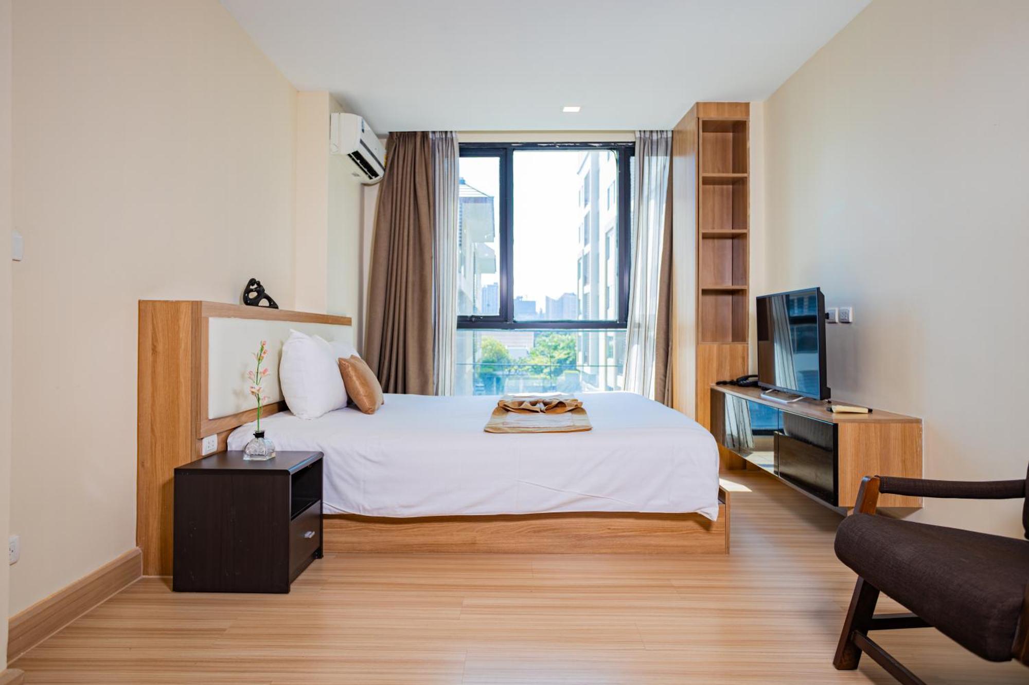 Ramada By Wyndham Bangkok Ten Ekamai Residences Eksteriør billede