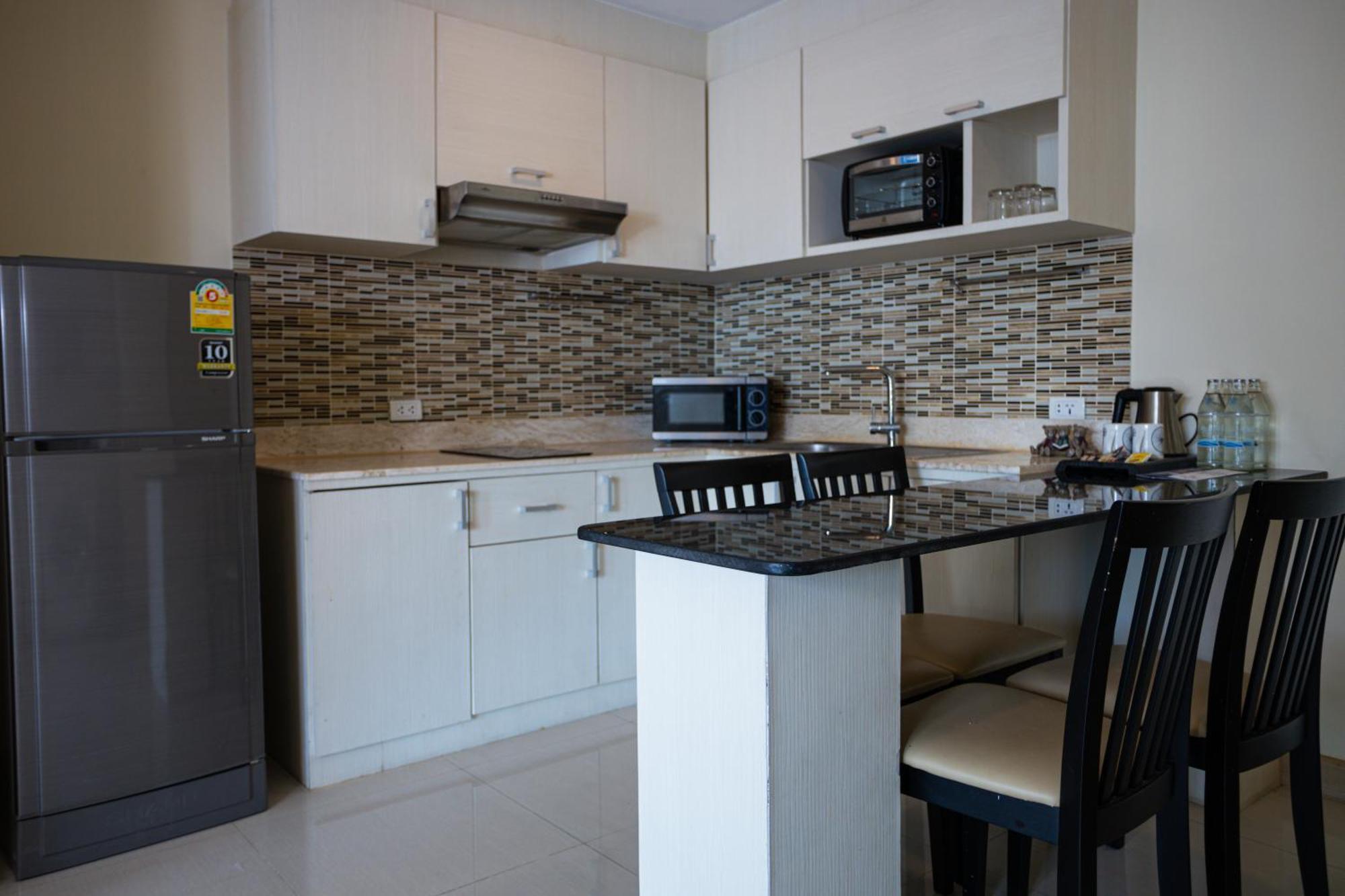 Ramada By Wyndham Bangkok Ten Ekamai Residences Eksteriør billede