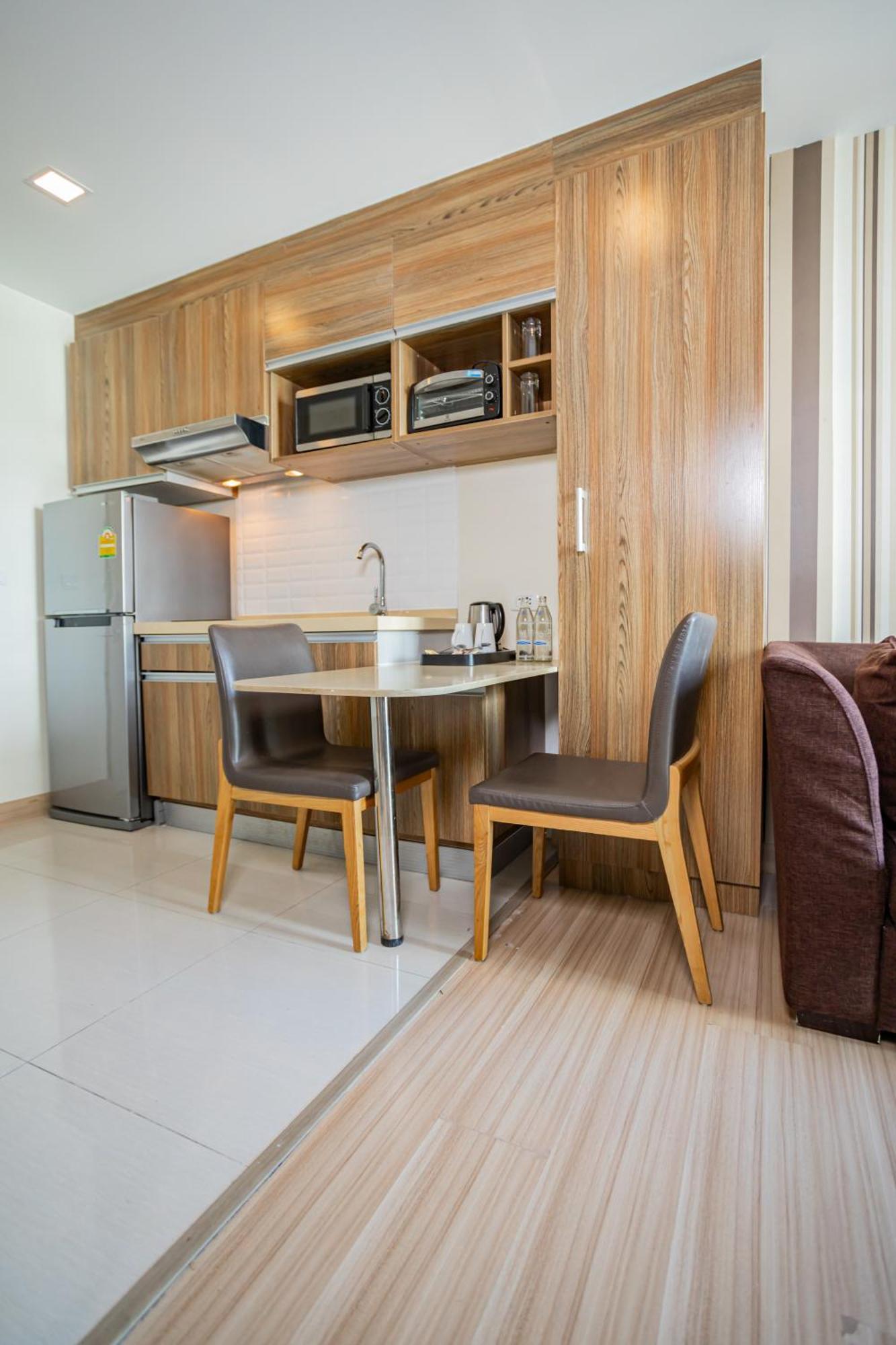 Ramada By Wyndham Bangkok Ten Ekamai Residences Eksteriør billede