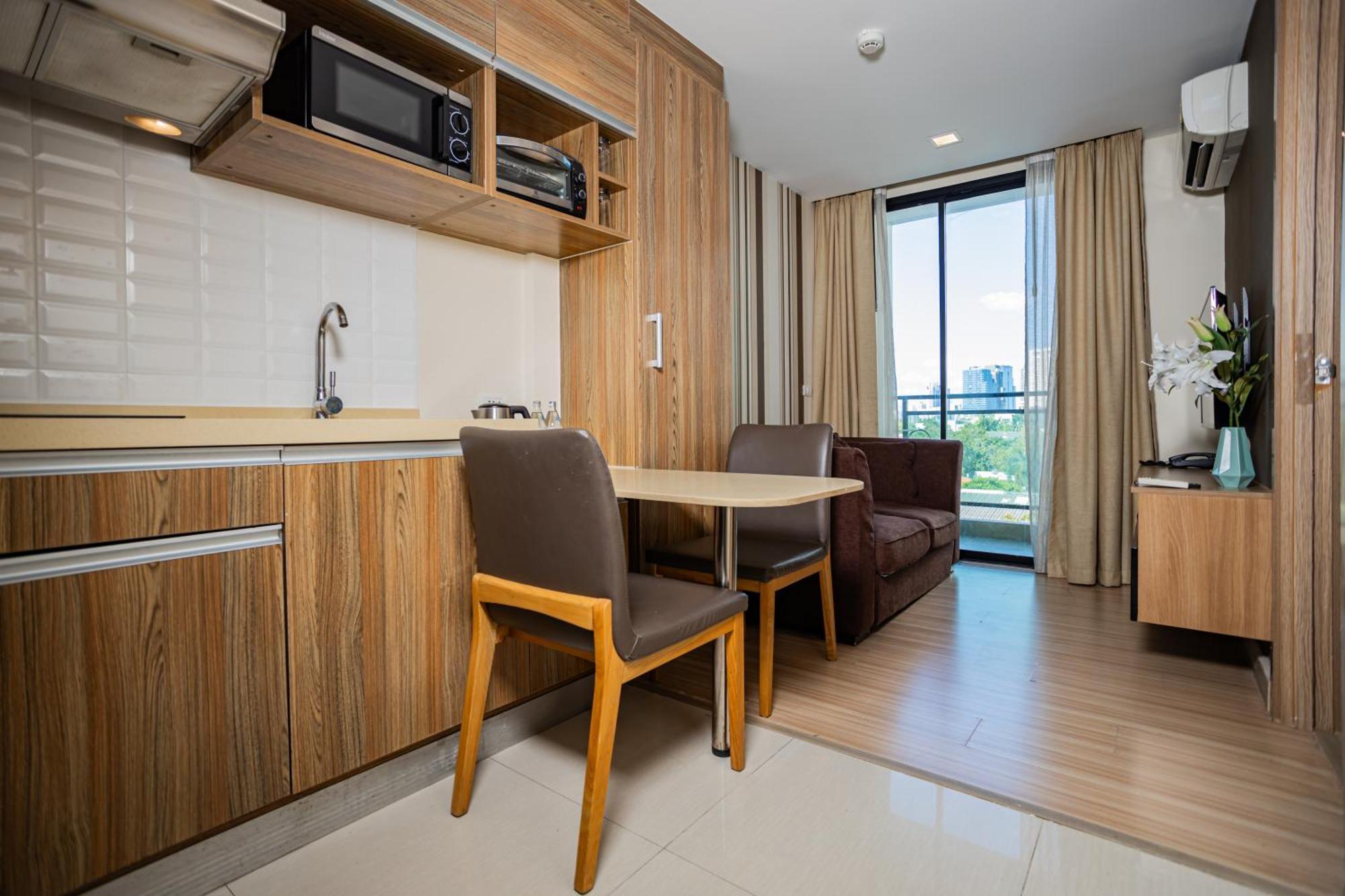 Ramada By Wyndham Bangkok Ten Ekamai Residences Eksteriør billede
