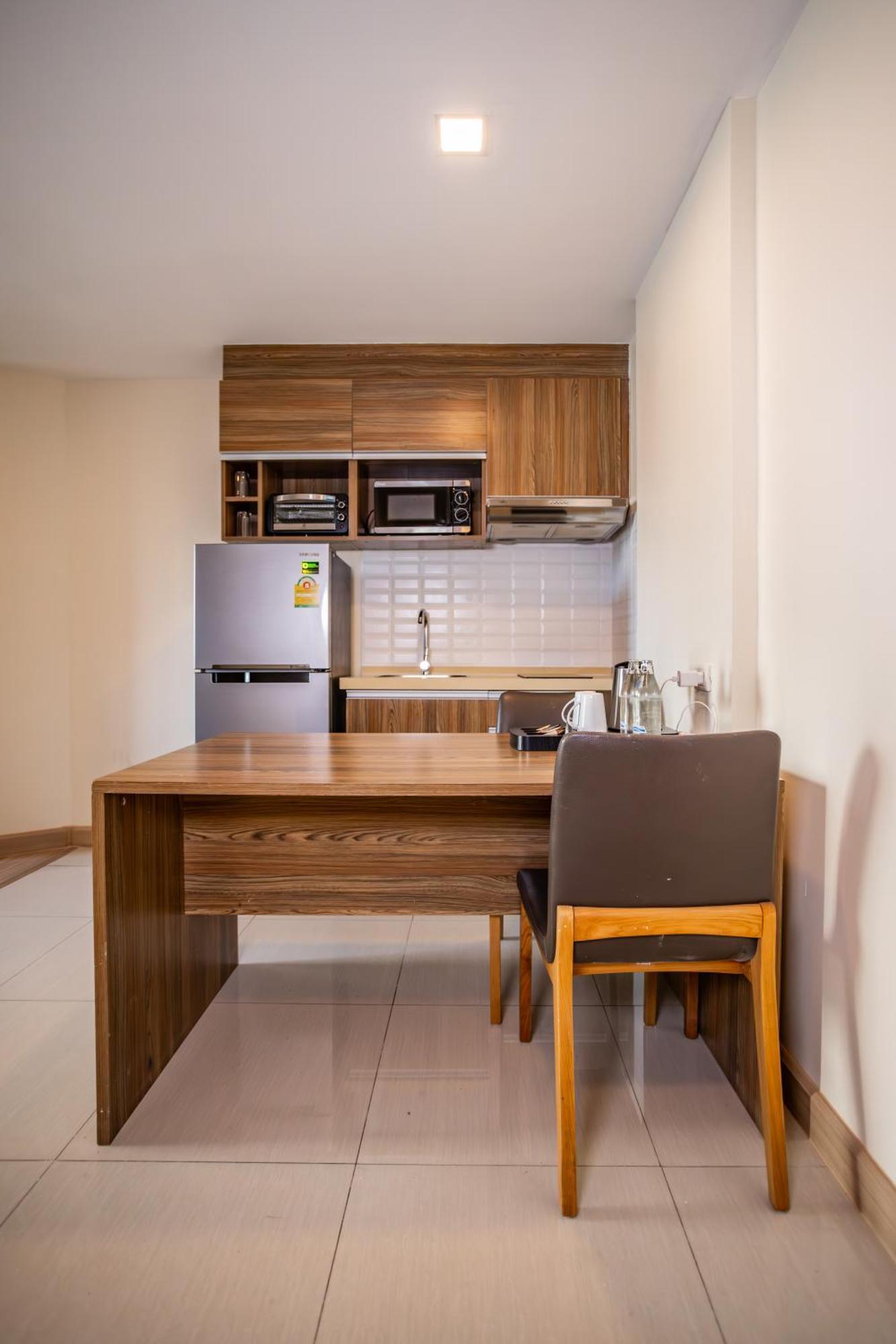Ramada By Wyndham Bangkok Ten Ekamai Residences Eksteriør billede