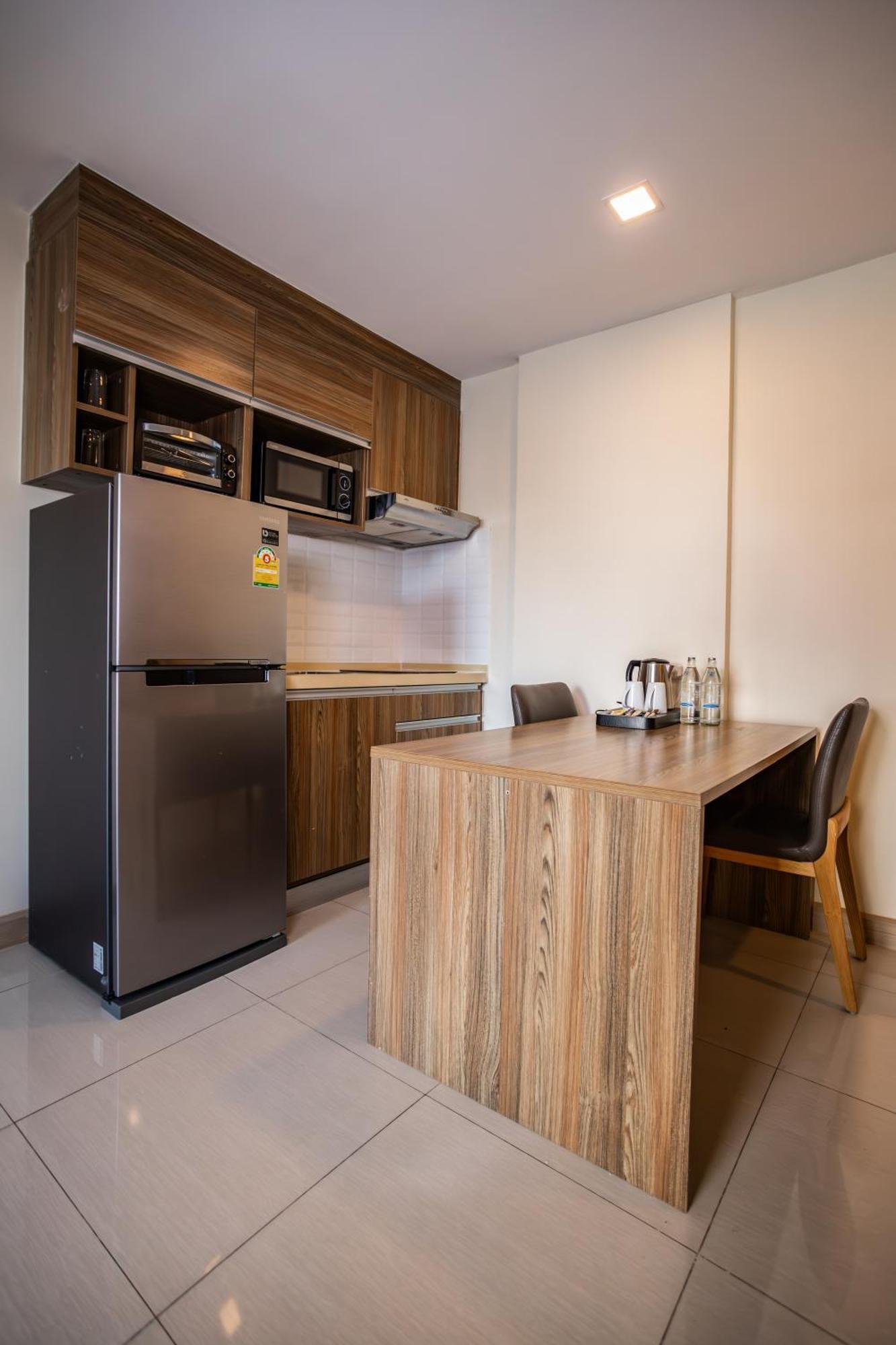 Ramada By Wyndham Bangkok Ten Ekamai Residences Eksteriør billede