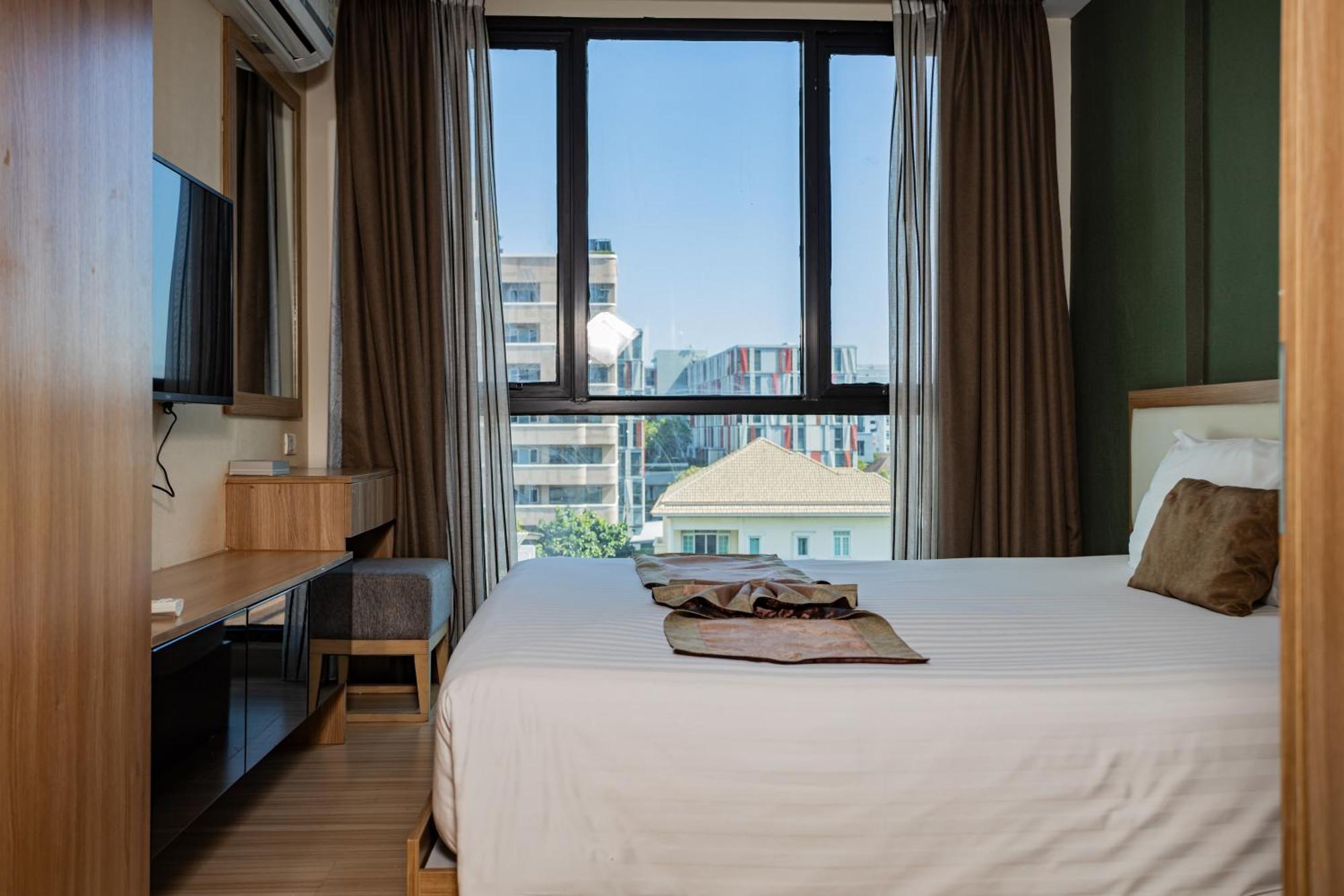 Ramada By Wyndham Bangkok Ten Ekamai Residences Eksteriør billede