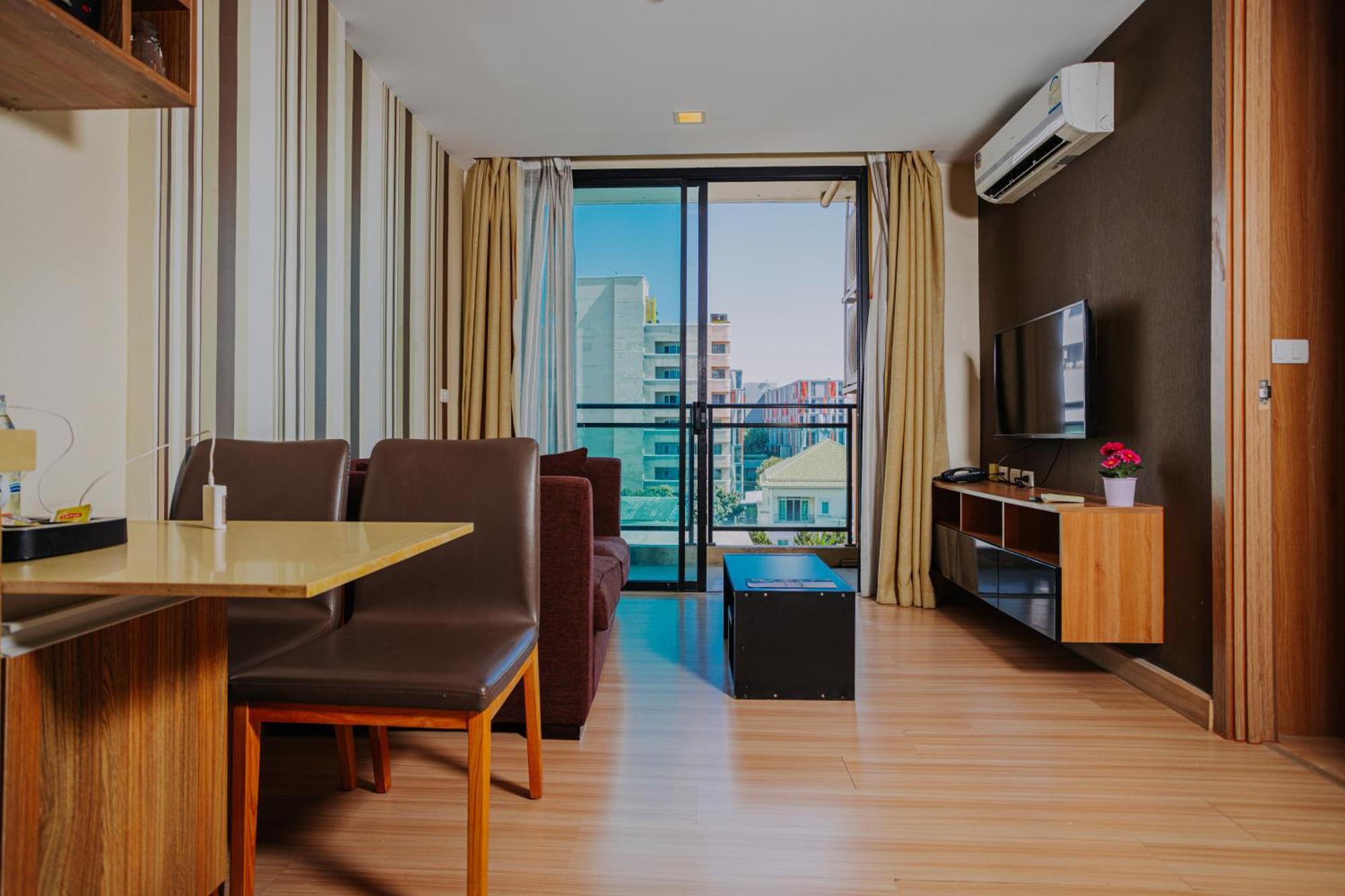 Ramada By Wyndham Bangkok Ten Ekamai Residences Eksteriør billede