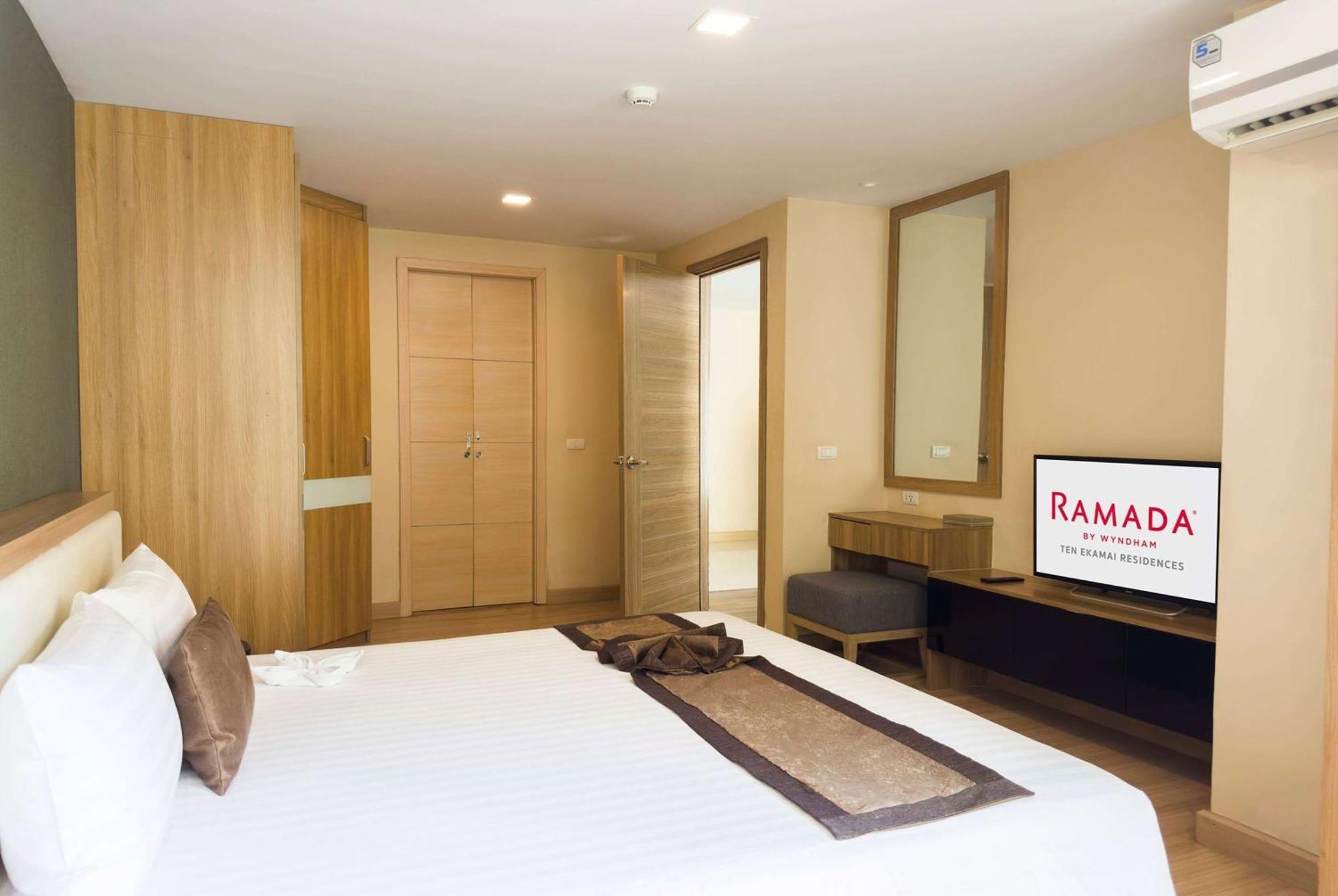 Ramada By Wyndham Bangkok Ten Ekamai Residences Eksteriør billede