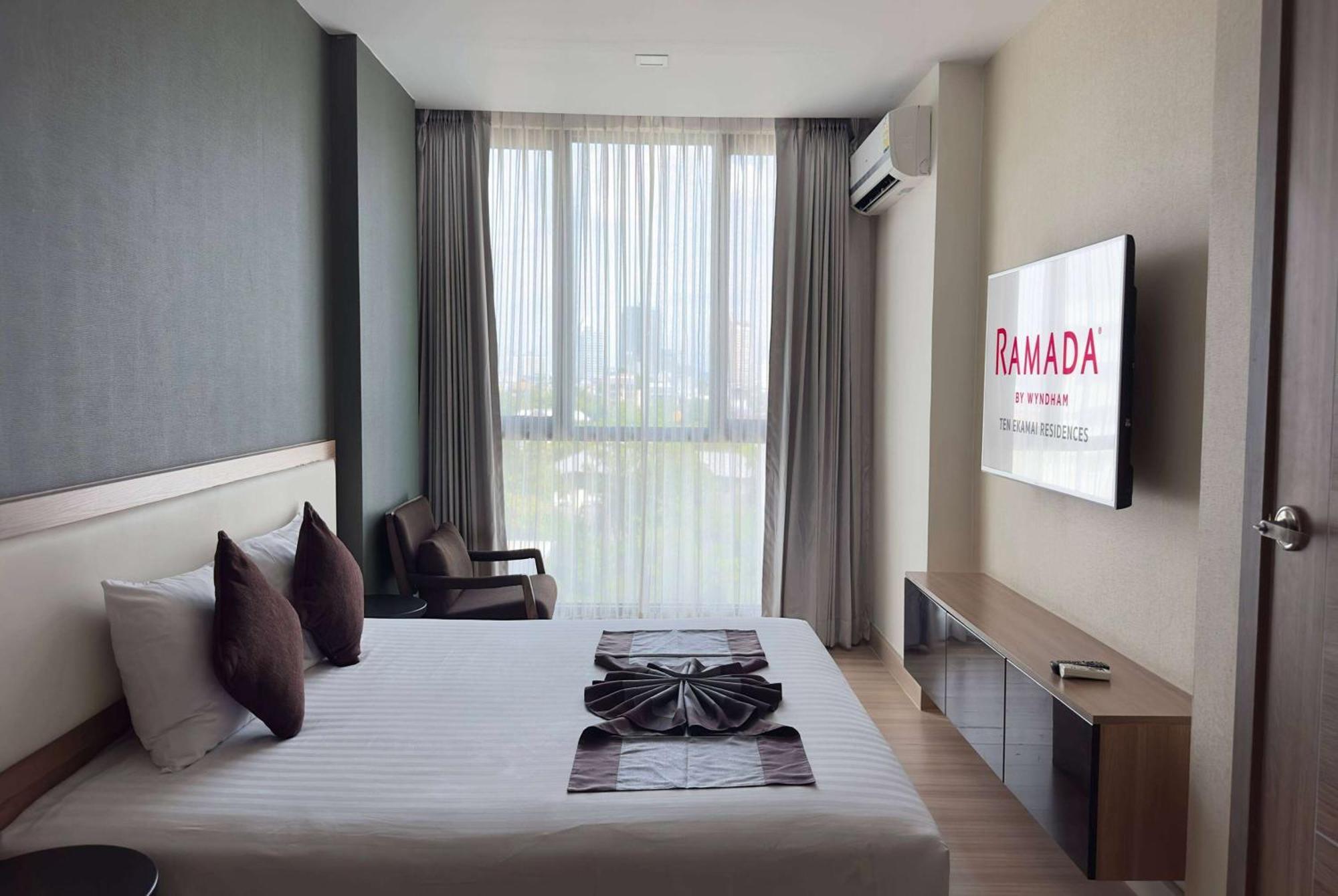 Ramada By Wyndham Bangkok Ten Ekamai Residences Eksteriør billede
