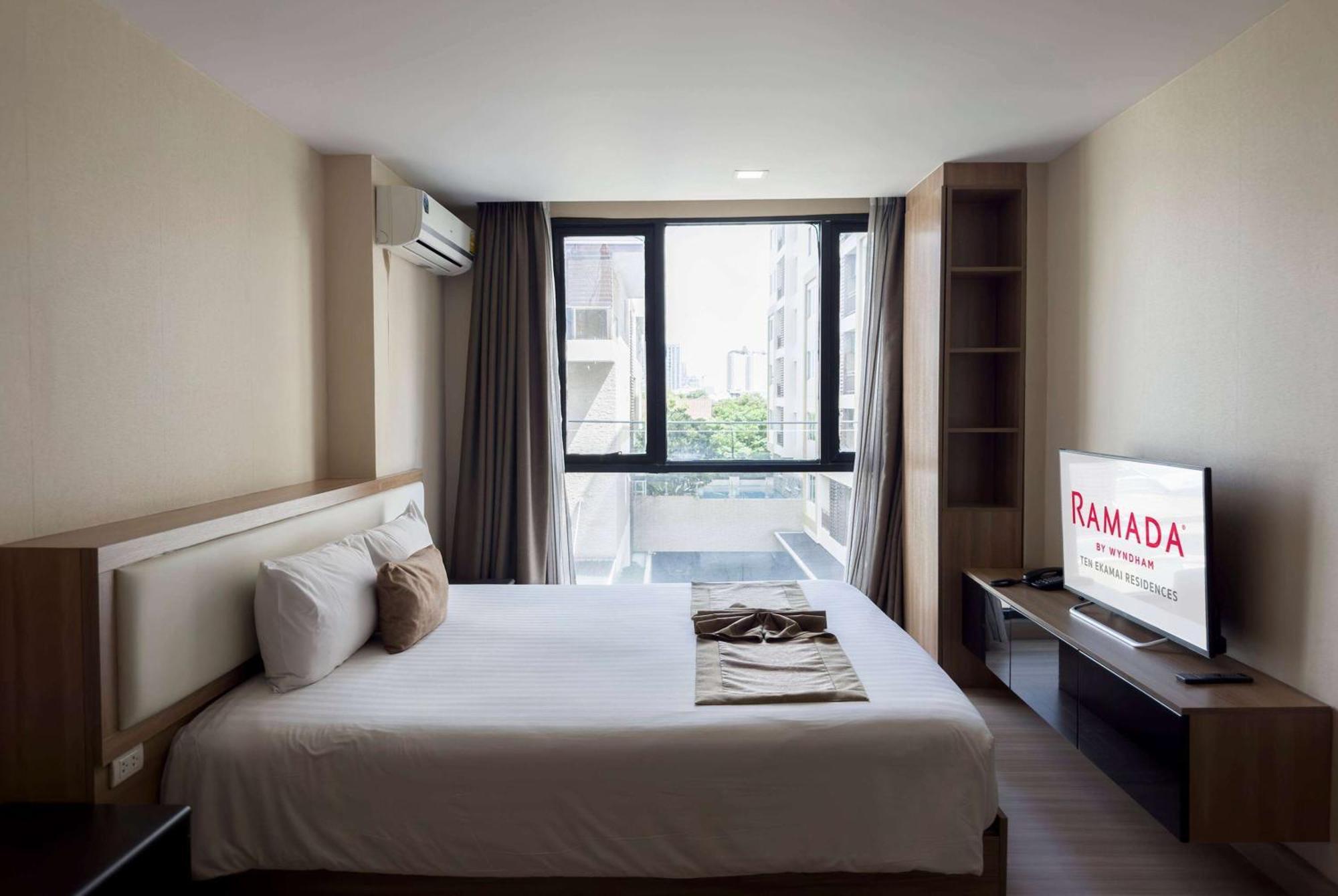 Ramada By Wyndham Bangkok Ten Ekamai Residences Eksteriør billede