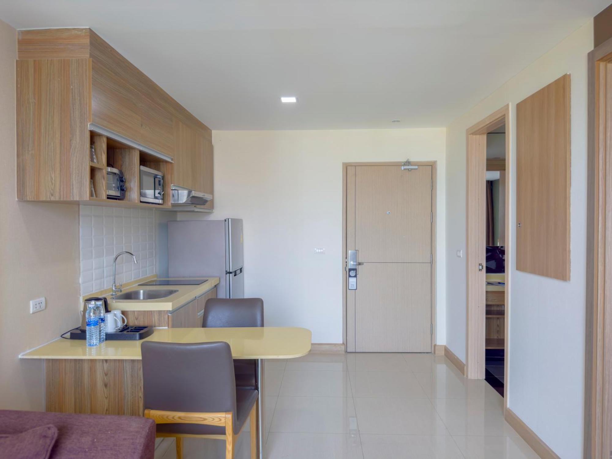 Ramada By Wyndham Bangkok Ten Ekamai Residences Eksteriør billede