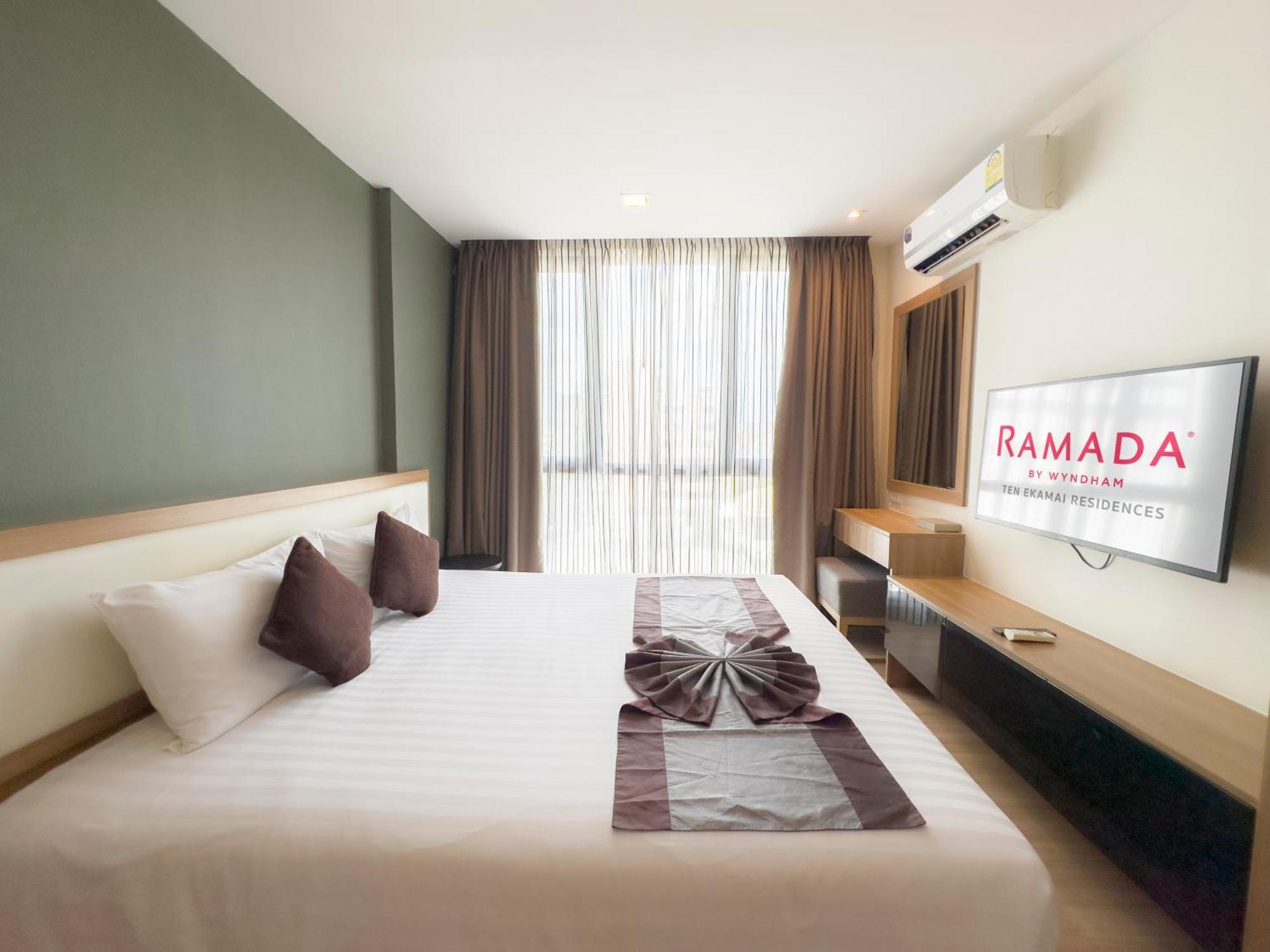 Ramada By Wyndham Bangkok Ten Ekamai Residences Eksteriør billede