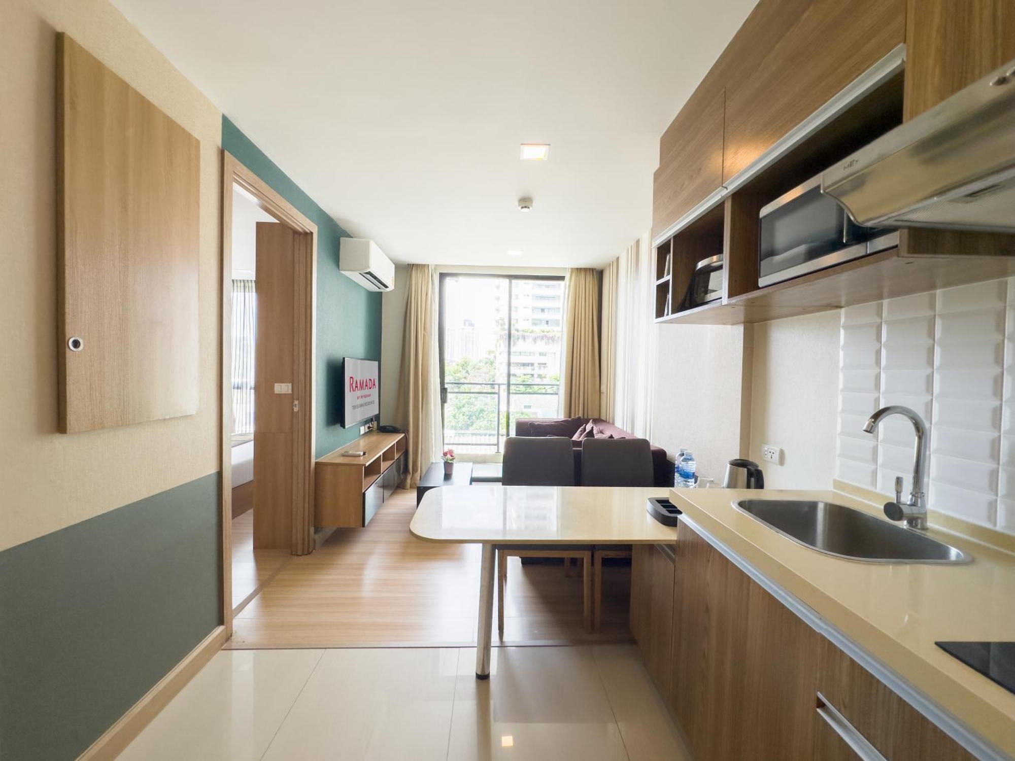 Ramada By Wyndham Bangkok Ten Ekamai Residences Eksteriør billede