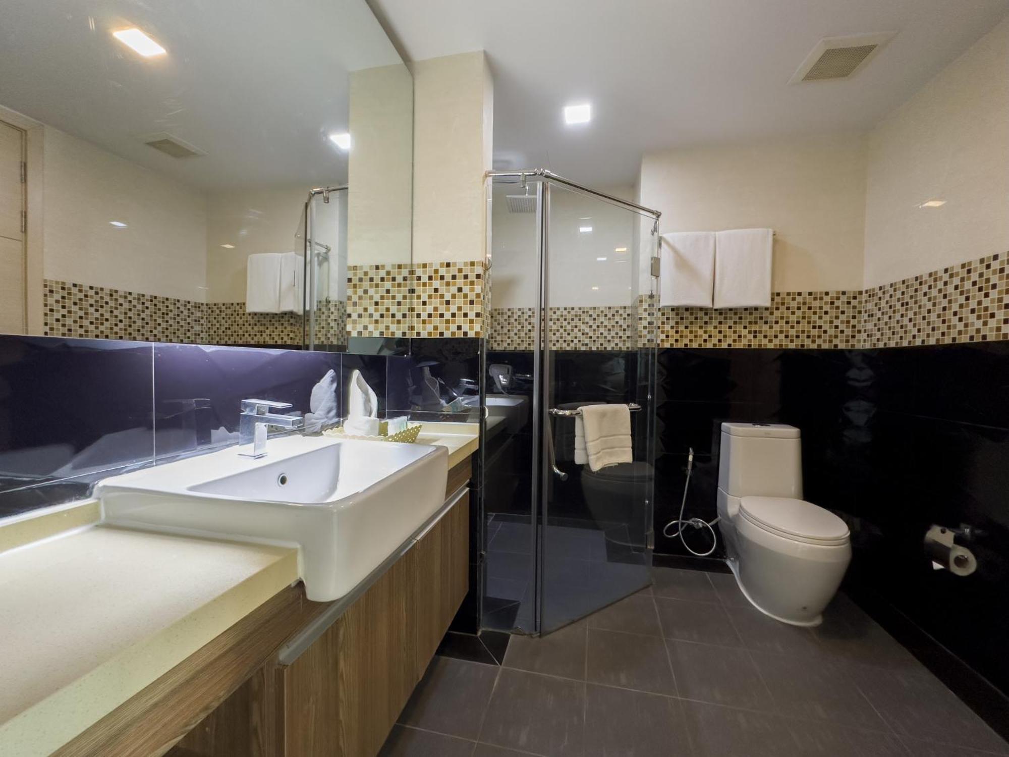 Ramada By Wyndham Bangkok Ten Ekamai Residences Eksteriør billede